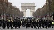 מחאה בפריז ליד שער הניצחון