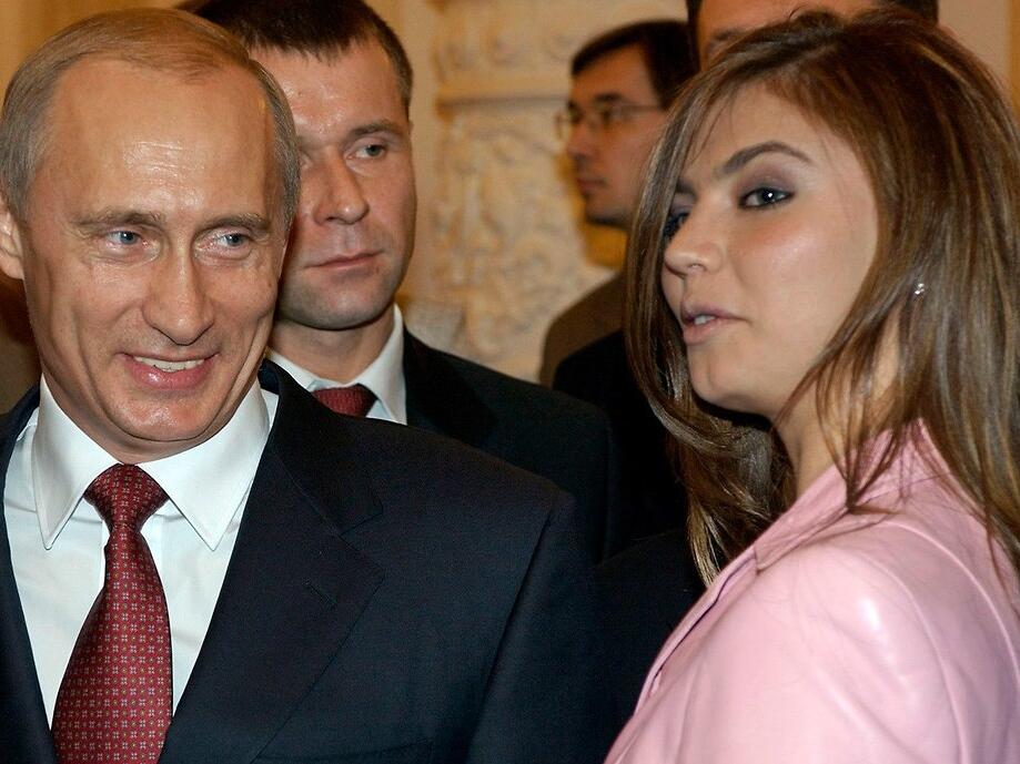 Путин и Кабаева (Фото: AP) ולדימיר פוטין עם מתעמלת אלינה קבייבה