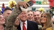 נשיא ארה"ב דונלד טראמפ ומלניה טראמפ ביקור חיילים בעיראק