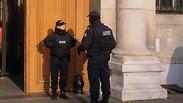 שוטרים נאשמים באונס תיירת במטה המשטרה ב פריז צרפת