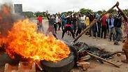 ממשלות ב אפריקה סוגרות את האינטרנט הפגנה הררה זימבבואה