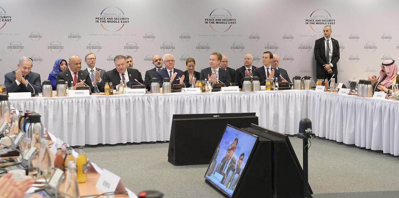 שר החוץ התימני ובנימין נתניהו בוועידת ורשה לשלום