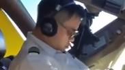 טייס צ'יינה איירליינס ישן במהלך טיסה
