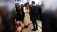 איראן זוג נעצר הצעת נישואים פומבית