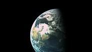 תמונה נדירה של כדור הארץ ממרחק של כ-16,000 ק"מ בלבד