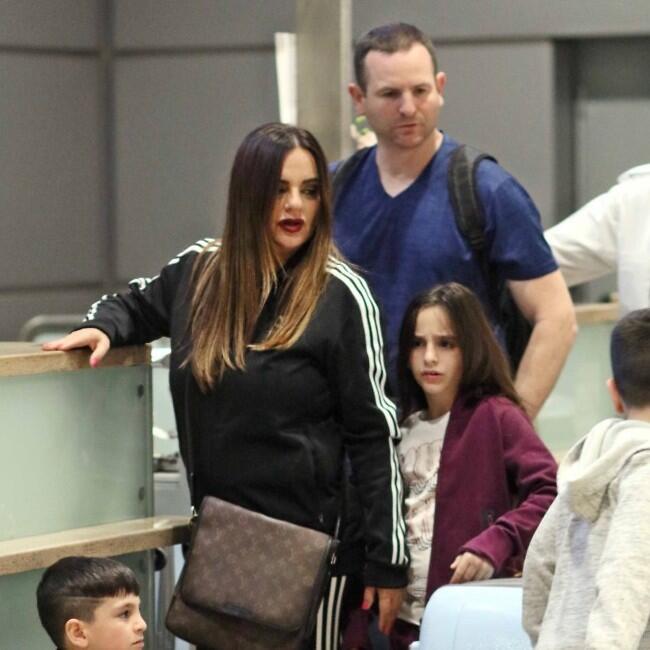 מנקין ואסייג עם ילדיהם בשדה התעופה