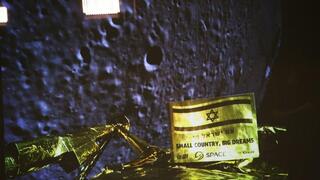 חדר בקרה יהוד נחיתה חללית בראשית ירח תעשייה אווירית spaceil