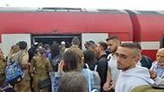 עומסים בתחנת רכבת באשדוד בעקבות עיכוב בקו אשקלון-ת"א