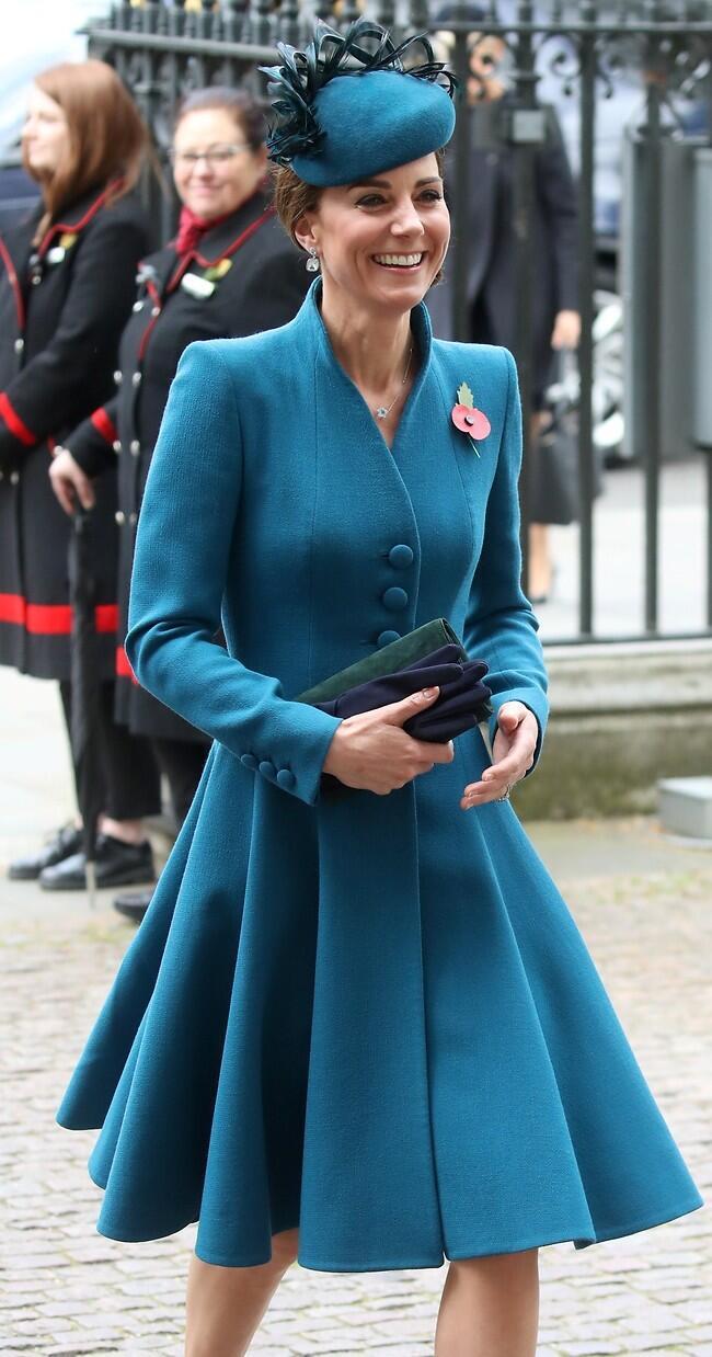 כך נראה חיוך של הבסטי של המלכה