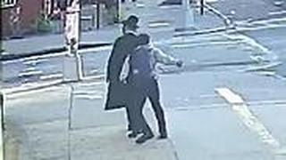 פשע שנאה בניו יורק: אברך הותקף באמצע הרחוב