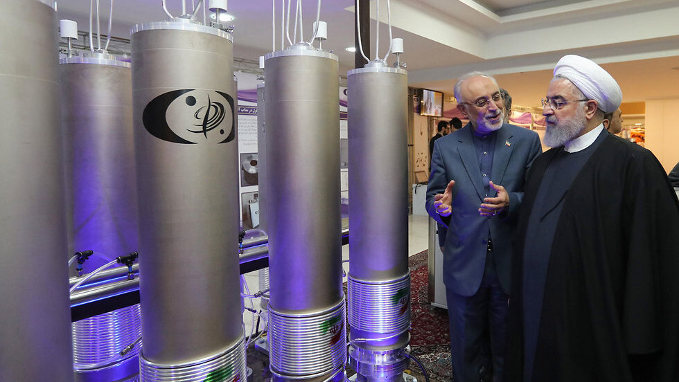 נשיא איראן חסן רוחאני בסיור באחד הכורים הגרעיניים במדינה במסגרת "יום הטכנולוגיה הגרעינית" באיראן באפריל האחרון