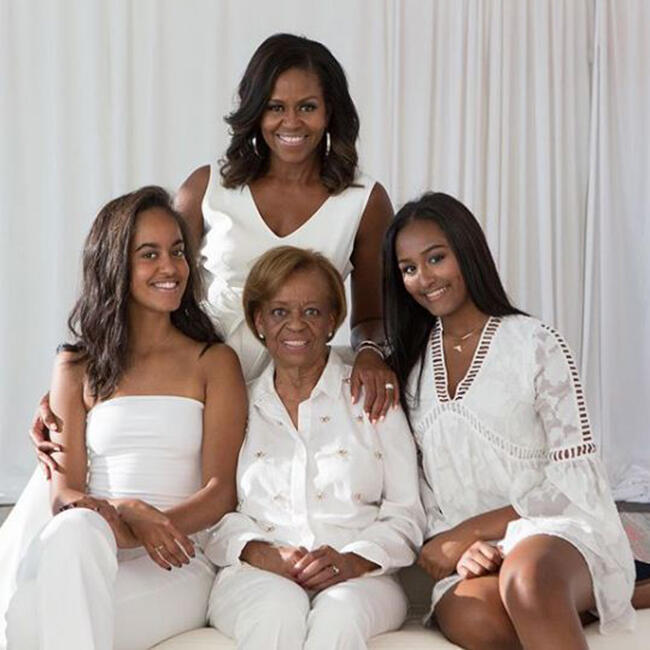 הסבתא, האם והבנות. מישל אובמה ובנות המשפחה