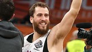 סרחיו רודריגס חוגג