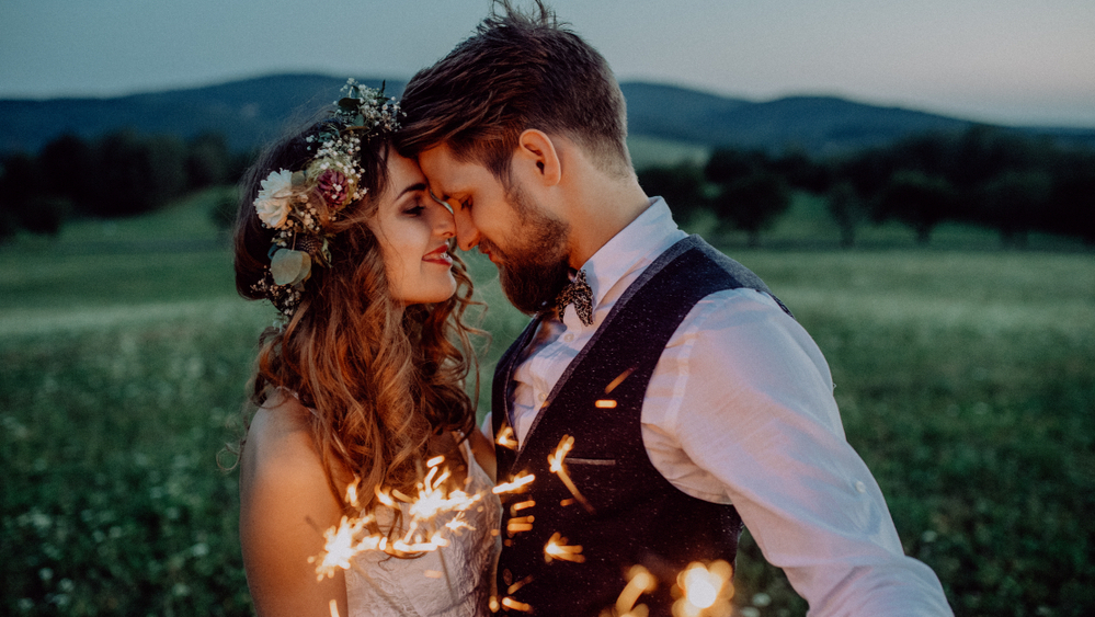 Молодожены (Иллюстрация: shutterstock) Молодожены