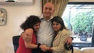 באסל גטאס עם משפחתו לאחר השחרור