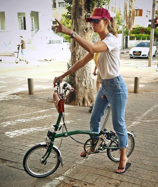 "ואז את פונה בחשמונאים"
