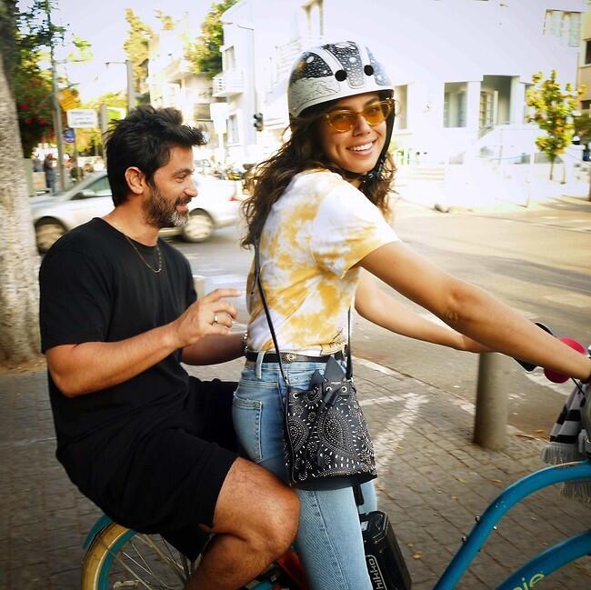 היא כזאת יפה