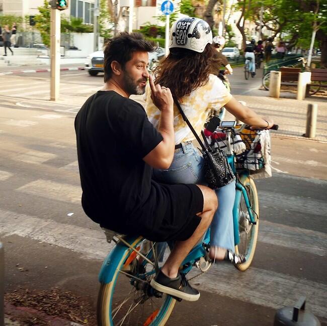 "אל תספרו לאף אחד"