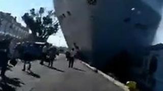 ספינה ספינת תיירים אניה אונייה פגעה ב רציף ונציה איטליה