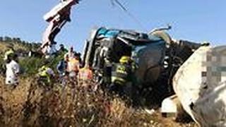 תאונת דרכים בין משאית לרכב פרטי בכביש 60 סמוך לצומת אכסאל