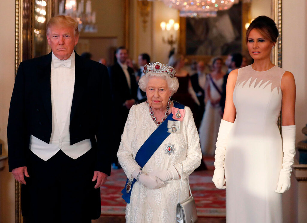 דונלד ו מלניה טראמפ עם המלכה אליזבת ארוחת ערב חגיגית ב ארמון בקינגהאם לונדון בריטניה