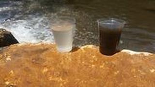 מימין כוס מנחל קנה, משמאל מהירקון