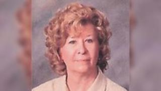 ארה"ב ג'ורג'יה קלארק מורה פוטרה צייצה ל טראמפ נגד מהגרים