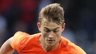 מתיאס דה ליכט עם הכדור