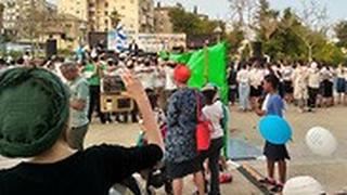 הפרדה בין גברים לנשים באירוע ריקוד דגלים  ברחובות לציון יום ירושלים