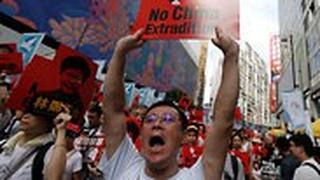 הונג קונג: מאות אלפים מפגינים נגד חוק שיאפשר הסגרת מבוקשים לסין