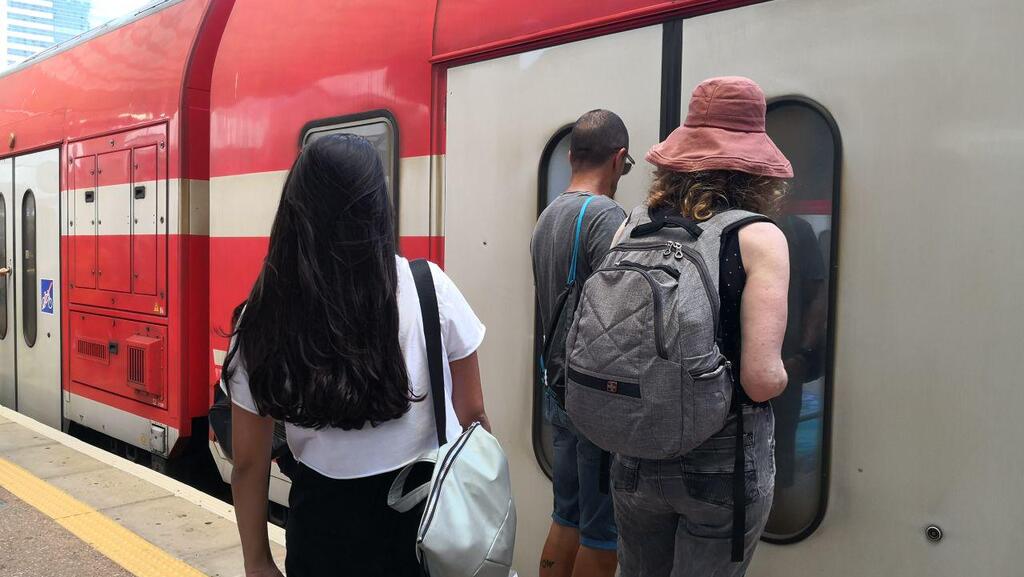 Поезд в Тель-Авиве המתנות ארוכות וביטולים בתחנת סבידור מרכז בת"א