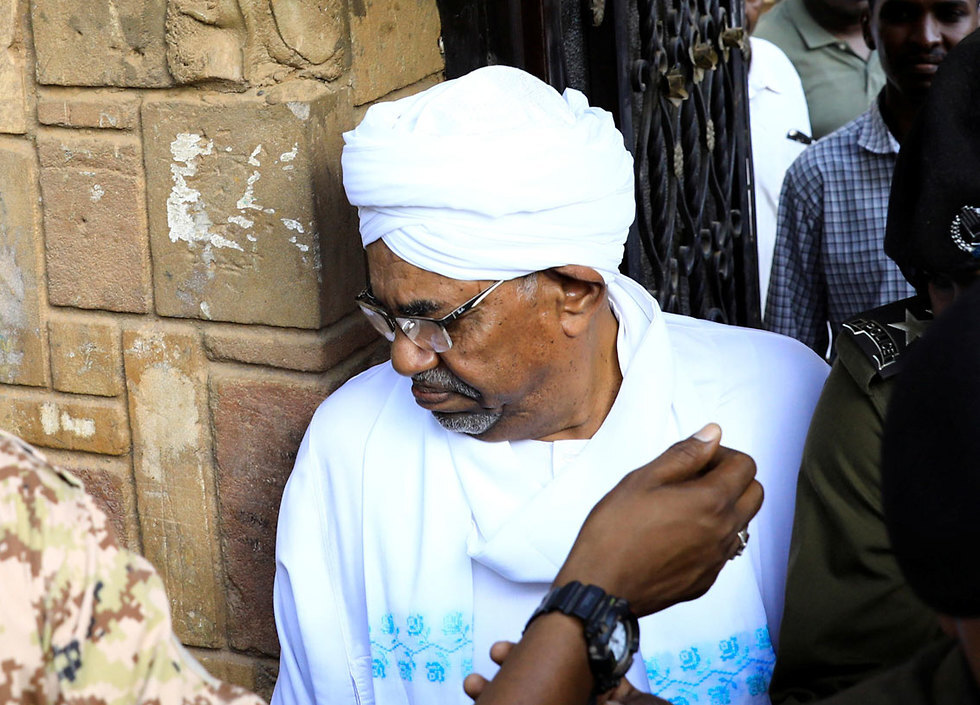 ה רודן עומאר אל באשיר נשיא סודן לשעבר תמונות ראשונות מאז ה הפיכה