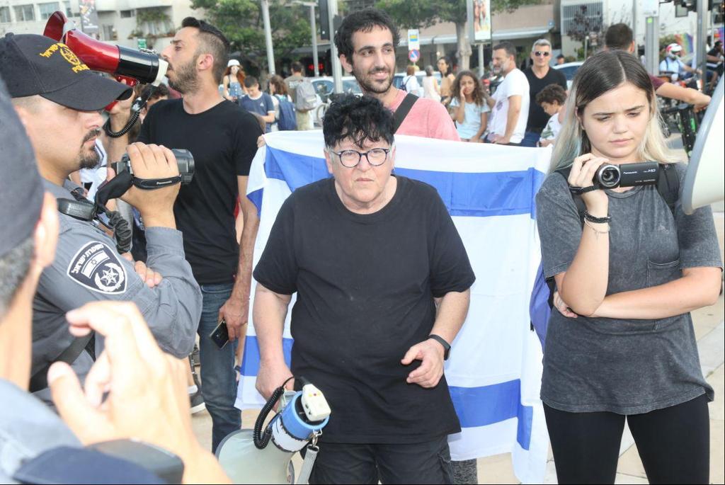 שפי פז ההפגנה בכיכר הבימה