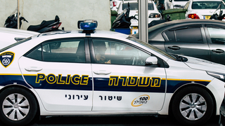 אילוסטרציה ניידת משטרה שיטור עירוני משטרת ישראל