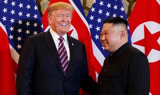 נשיא ארה"ב דונלד טראמפ פגישה עם שליט צפון קוריאה קים ג'ונג און באזור המפורז ב דרום קוריאה