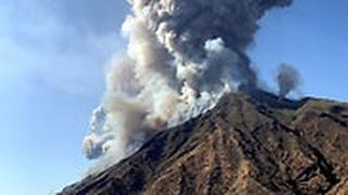 איטליה התפרצות הר געש באי סטרומבולי תייר נהרג