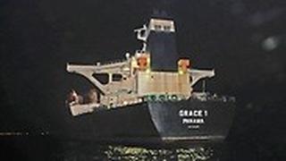 בריטניה השתלטה ב גיברלטר על מכלית נפט שהגיעה מ איראן