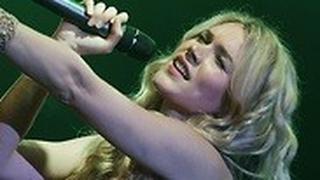 ה זמרת ה בריטית ג'וס סטון נעצרה ב איראן וגורשה מהמדינה
