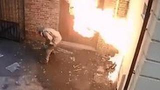 הצתה שריפה אנטישמיות בית כנסת אקסטר בריטניה פעיל ימין קיצוני