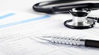 חתימה על ביטוח בריאות