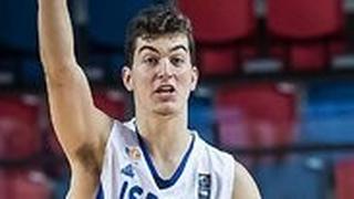 תומר לוינסון מחלק הוראות