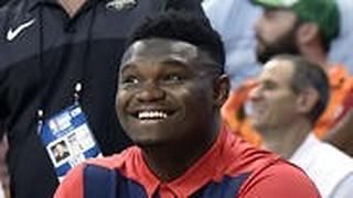 זאיון וויליאמסון באזרחי על הספסל