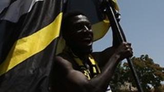 עלי מוחמד נישא על כתפי האוהדים