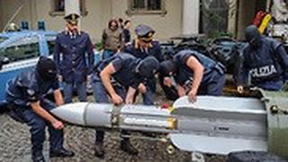 איטליה טורינו טיל אוויר-אוויר שנתפס ב מבצע נגד פעילי ימין קיצוני ו סמלים נאציים