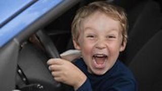 אילוס אילוסטרציה ילד ילדים נוהג נוהגים מכונית רכב נהיגה