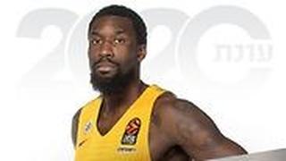 אותלו האנטר מוצג במדי מכבי תל אביב