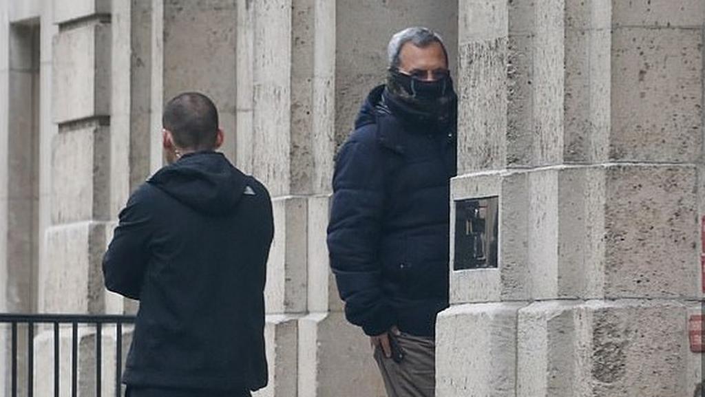Former prime minister Ehud Barak is snapped entering an NYC apartment complex linked to Jeffrey Epstein 