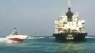 תיעוד של איראן מכלית הנפט העצורה מ איחוד האמירויות 