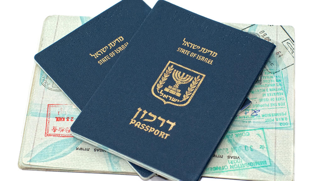 Израильский паспорт - даркон (Фото: shutterstock) אילוסטרציה פספורט דרכון ישראלי ישראל