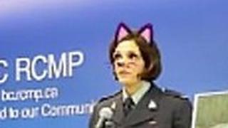 פילטר חתול מסיבת עיתונאים של משטרת קנדה אחרי רצח כפול